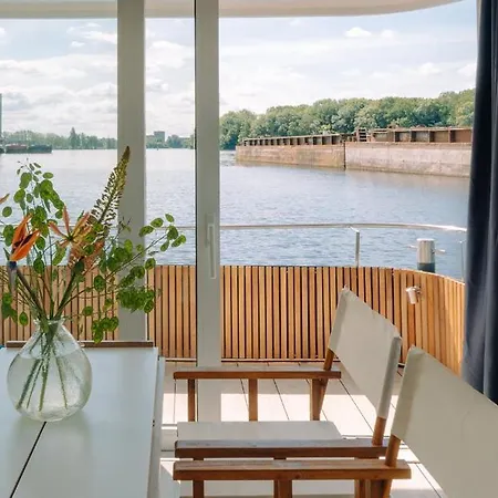 Spreeapartment Mara 보트호텔 3*