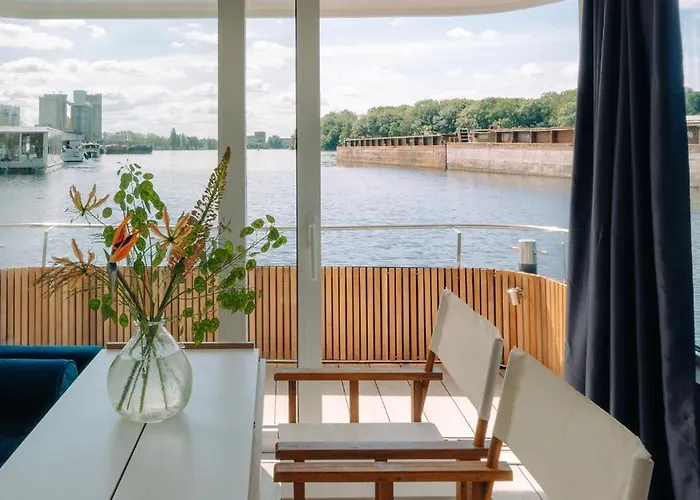 Spreeapartment Mara 보트호텔 3*