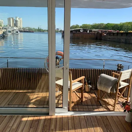 Spreeapartment Mara 보트호텔 3*